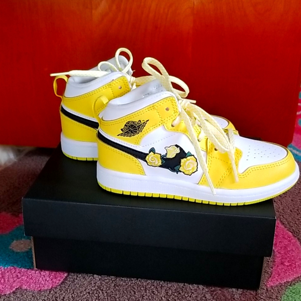 New Nike Jordan 1 Mid little kids shoes
